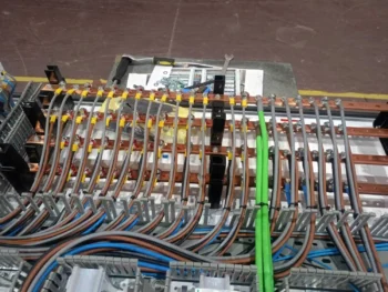 Detalle de conexiones y cableado en barra de cobre